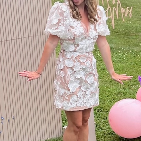 Elliatt Zayla Floral Lace Puff-Sleeve Mini Dress - Picture 4 of 5